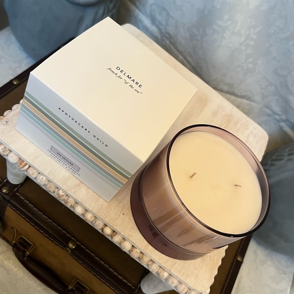 Apothecary Guild Delmare Candle - Picture 2 of 4